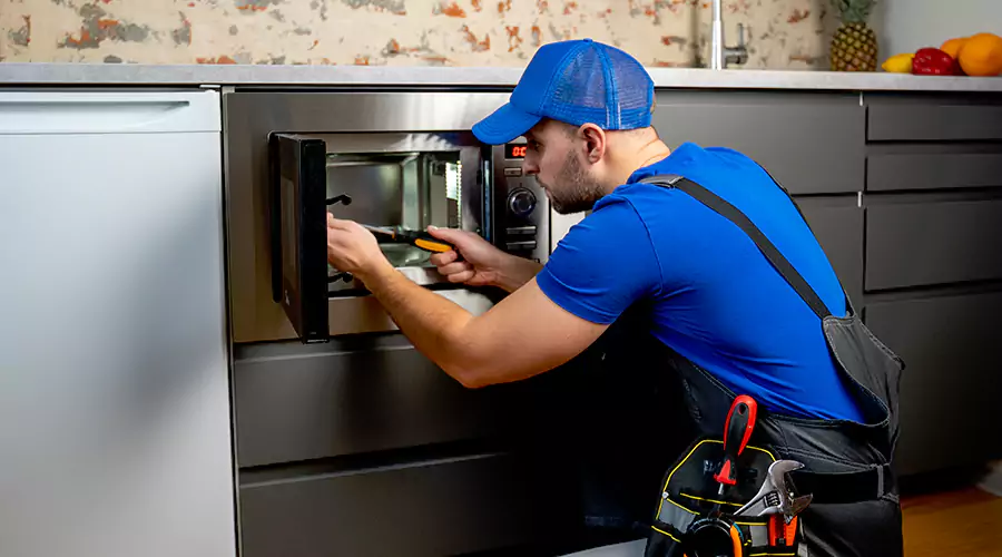 When to Call for Microwave Repair Service